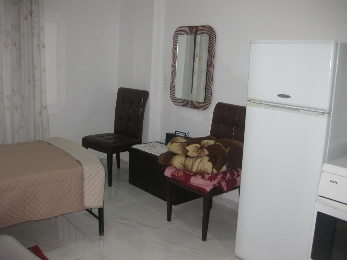 Sissy Apartments By The Sea Nikiana Bagian luar foto