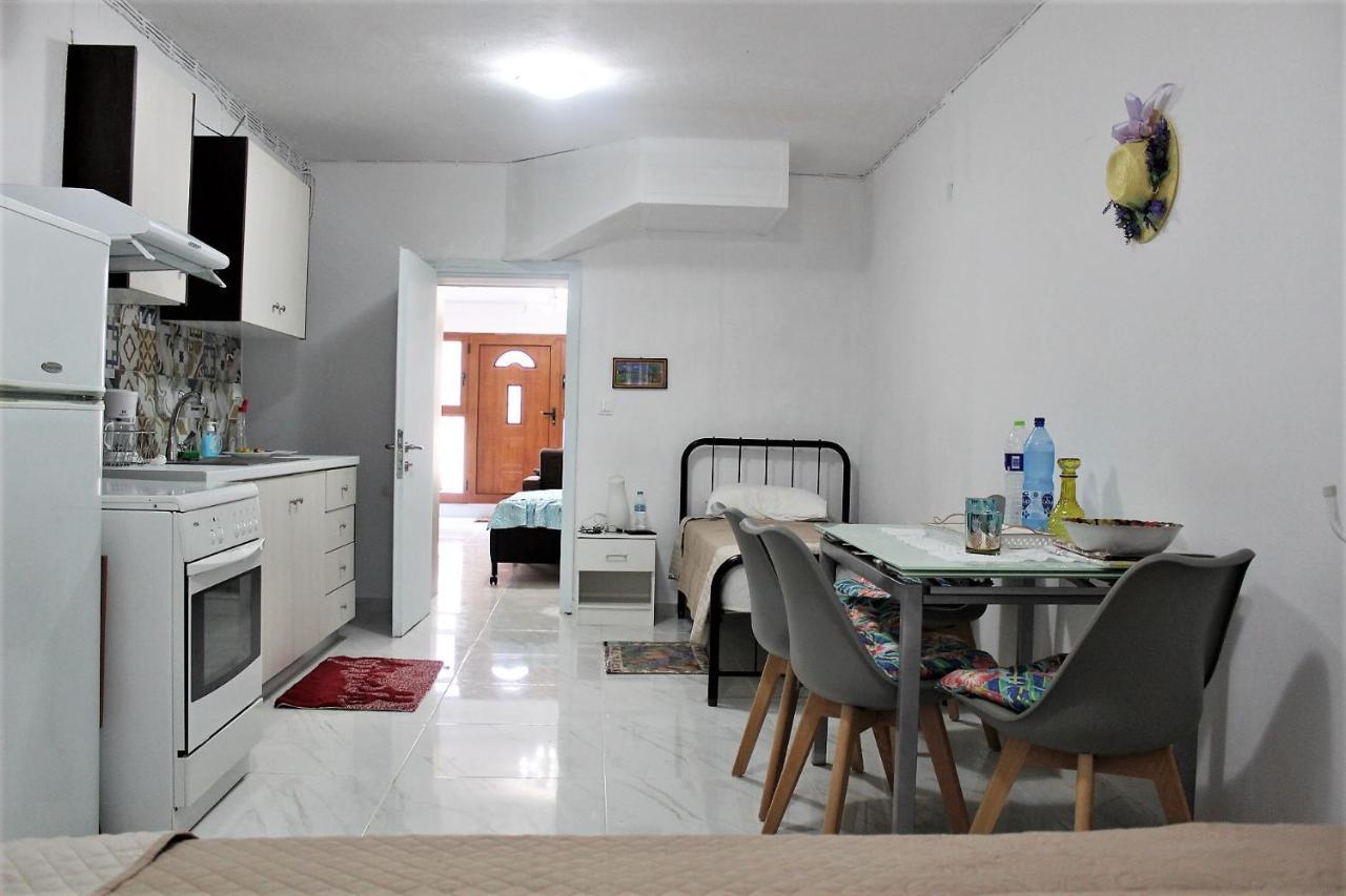Sissy Apartments By The Sea Nikiana Bagian luar foto