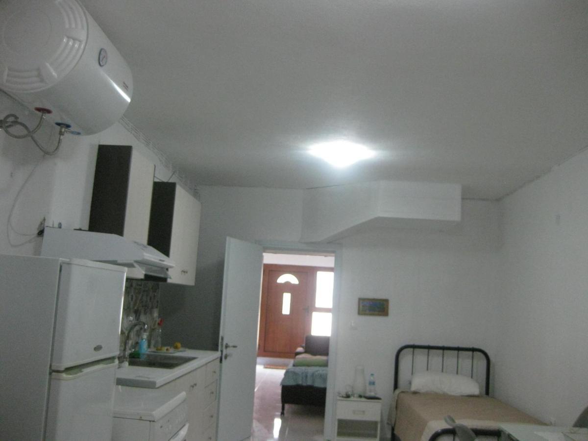 Sissy Apartments By The Sea Nikiana Bagian luar foto