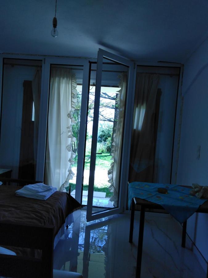 Sissy Apartments By The Sea Nikiana Bagian luar foto