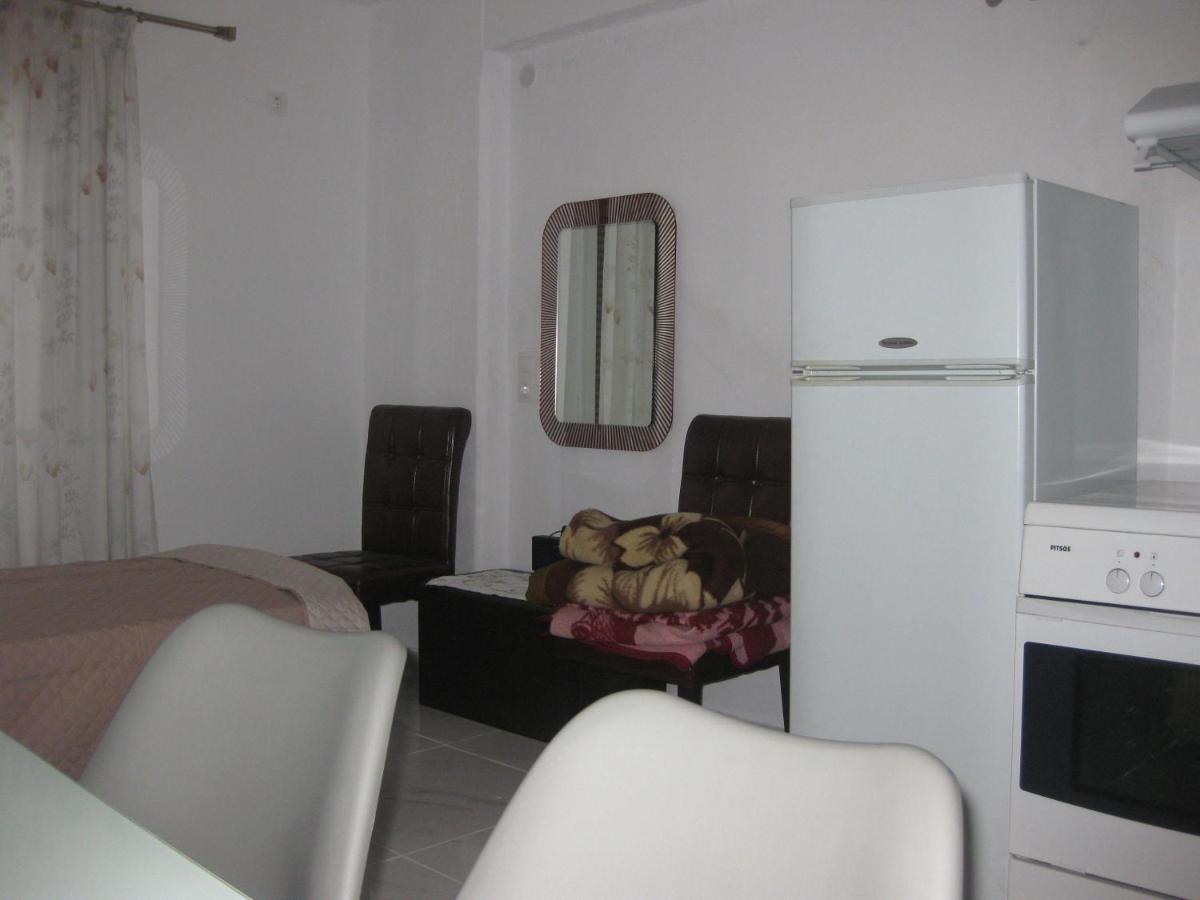 Sissy Apartments By The Sea Nikiana Bagian luar foto