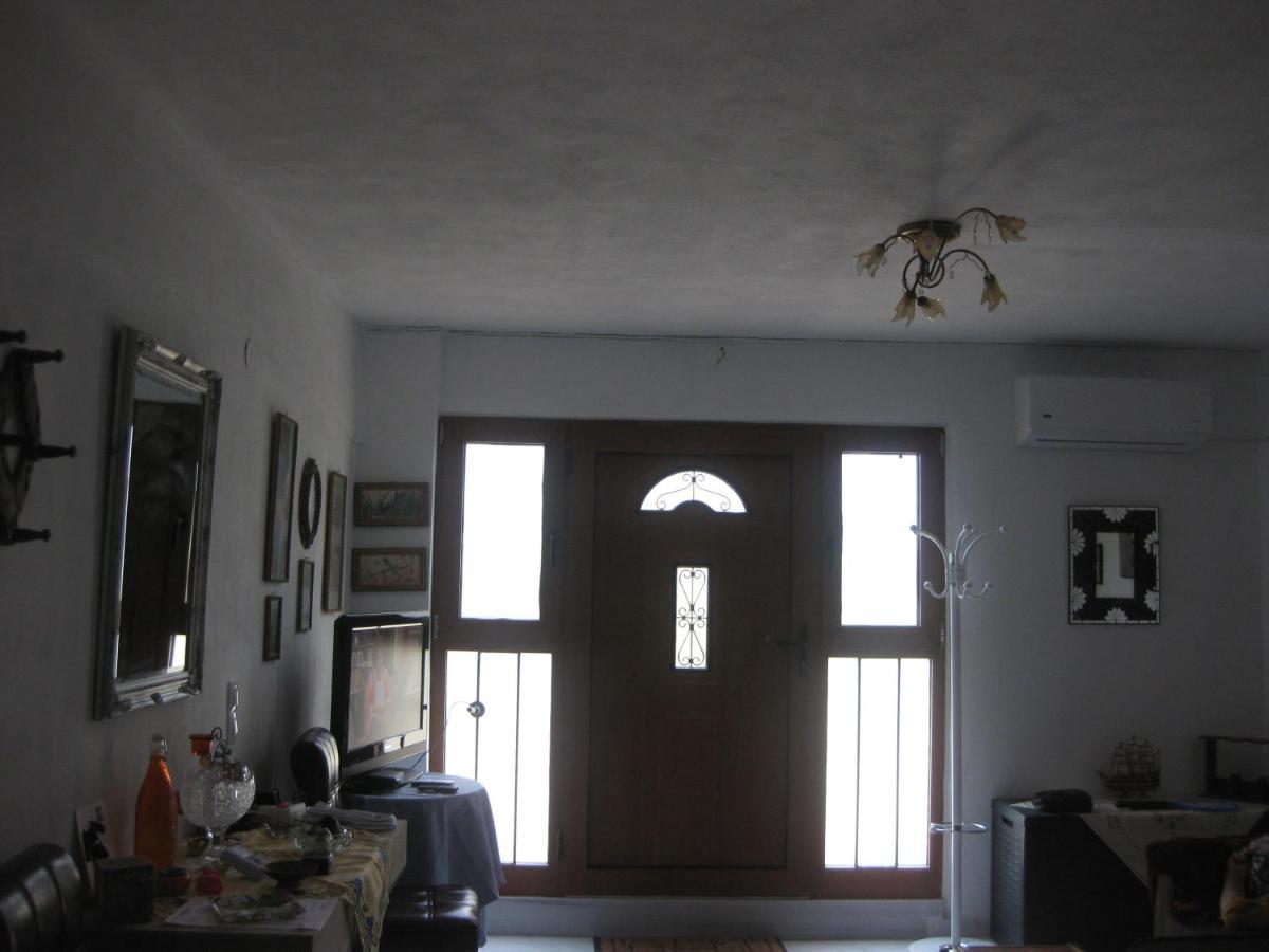 Sissy Apartments By The Sea Nikiana Bagian luar foto