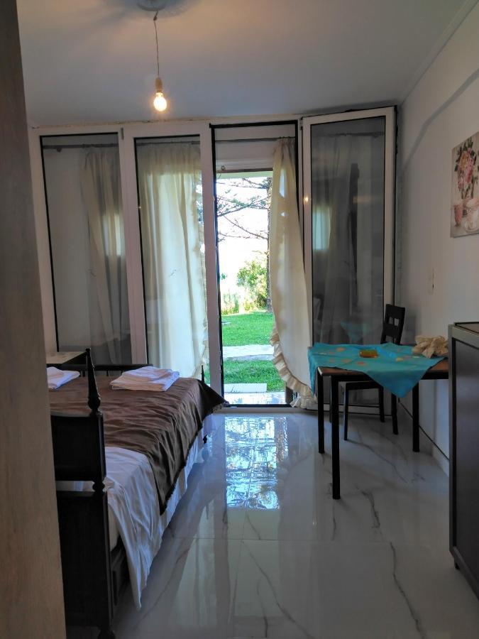 Sissy Apartments By The Sea Nikiana Bagian luar foto