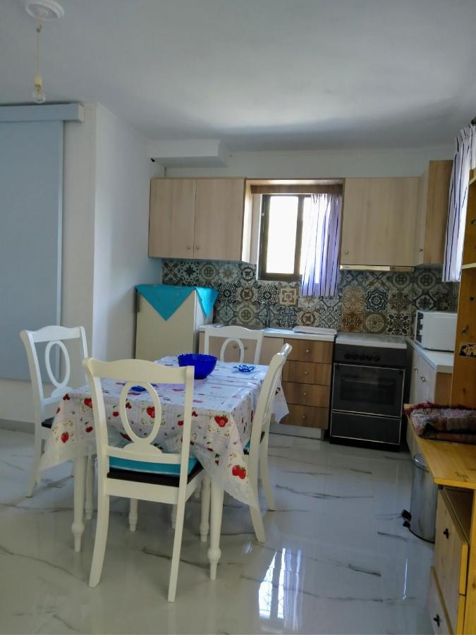 Sissy Apartments By The Sea Nikiana Bagian luar foto