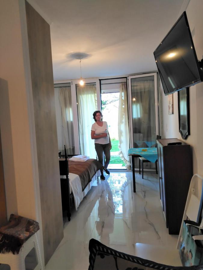 Sissy Apartments By The Sea Nikiana Bagian luar foto