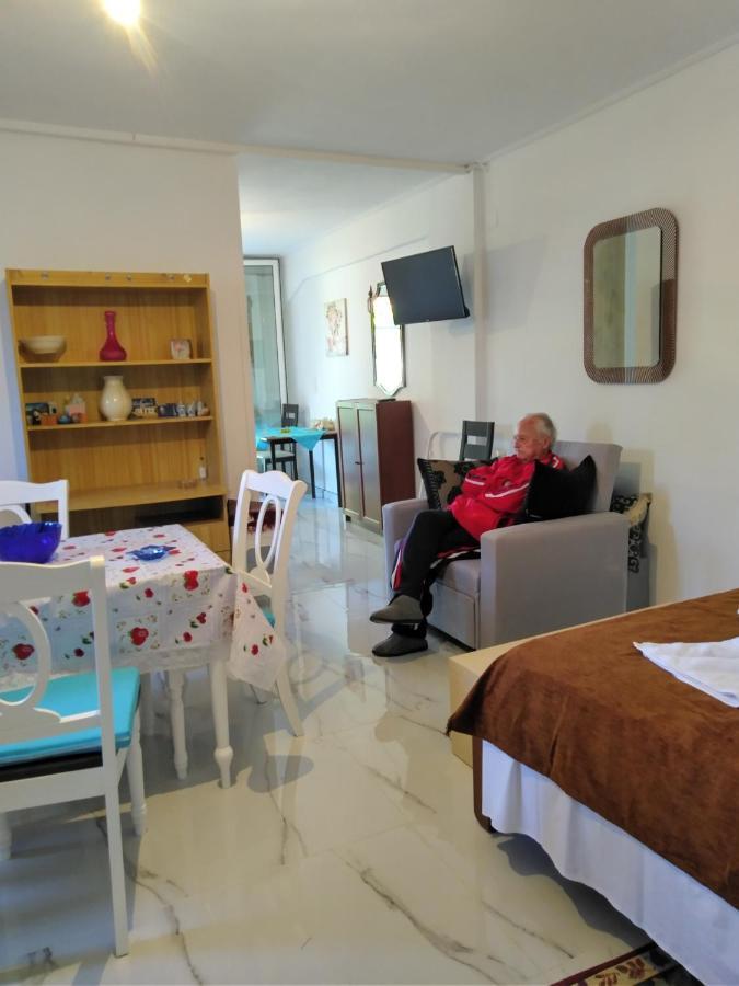 Sissy Apartments By The Sea Nikiana Bagian luar foto