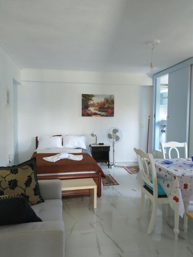 Sissy Apartments By The Sea Nikiana Bagian luar foto