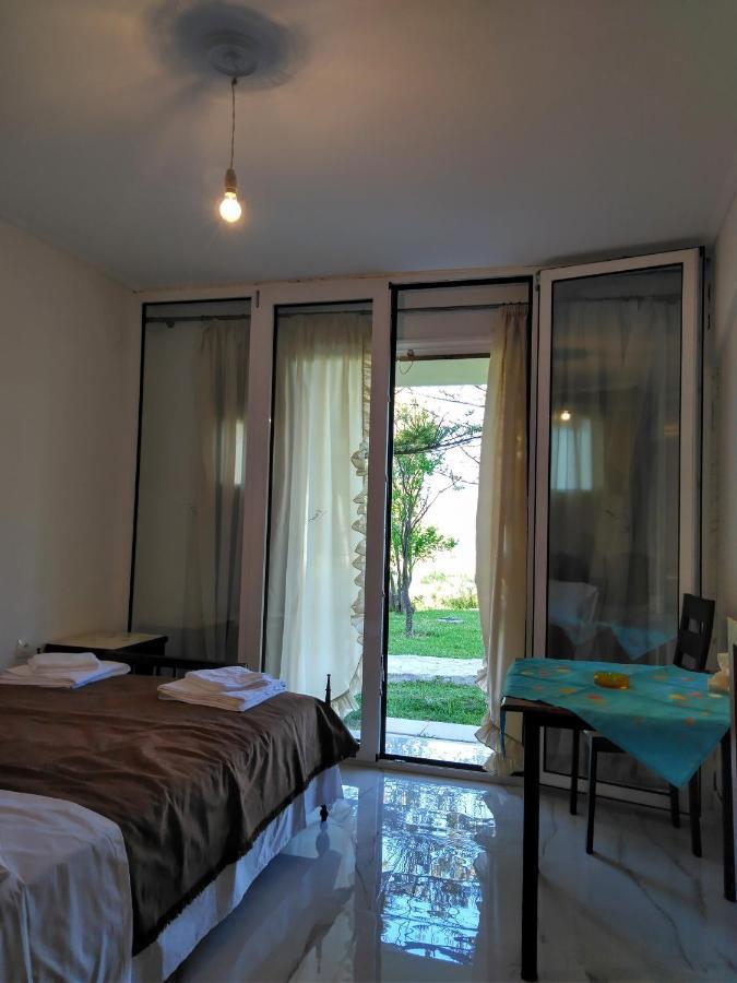 Sissy Apartments By The Sea Nikiana Bagian luar foto
